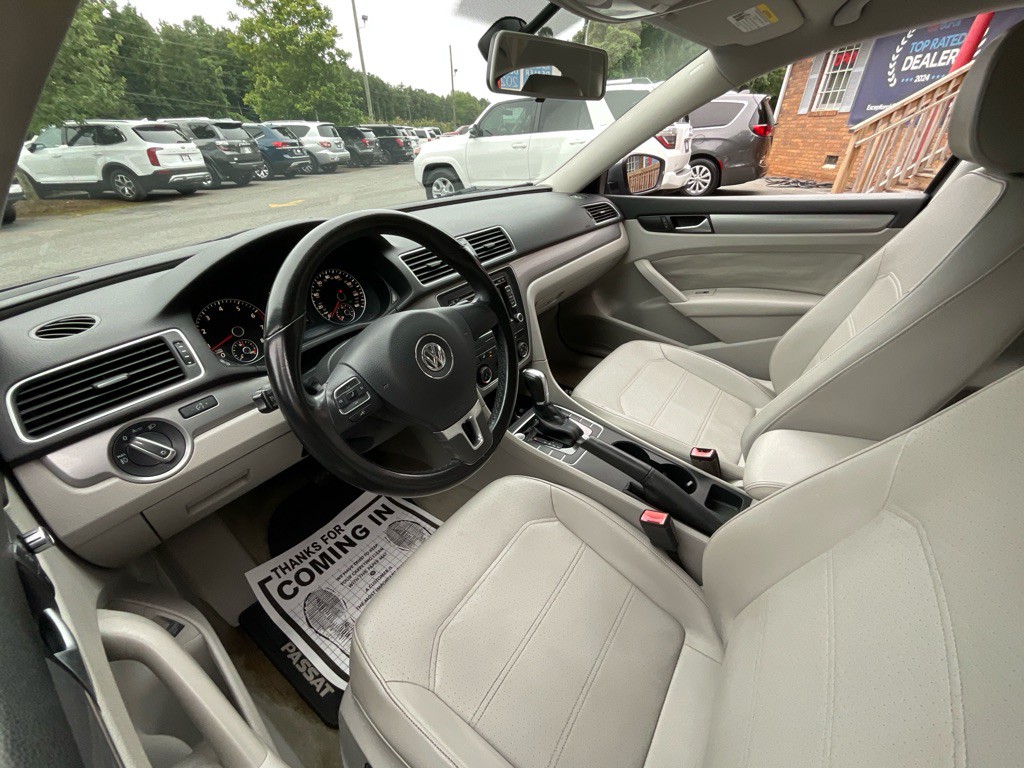 2015 Volkswagen Passat Image 14