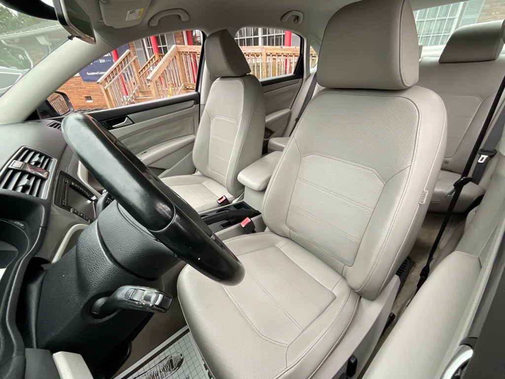 2015 Volkswagen Passat Image 15