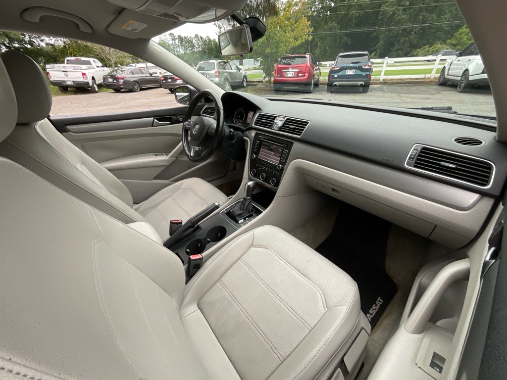 2015 Volkswagen Passat Image 16