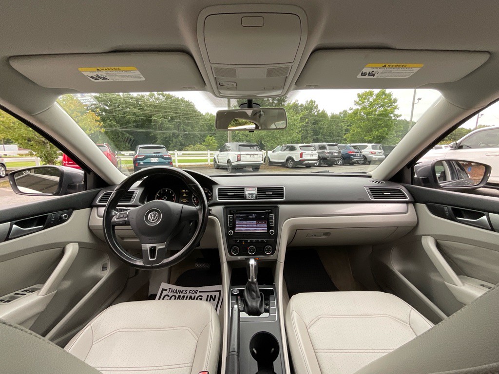 2015 Volkswagen Passat Image 18