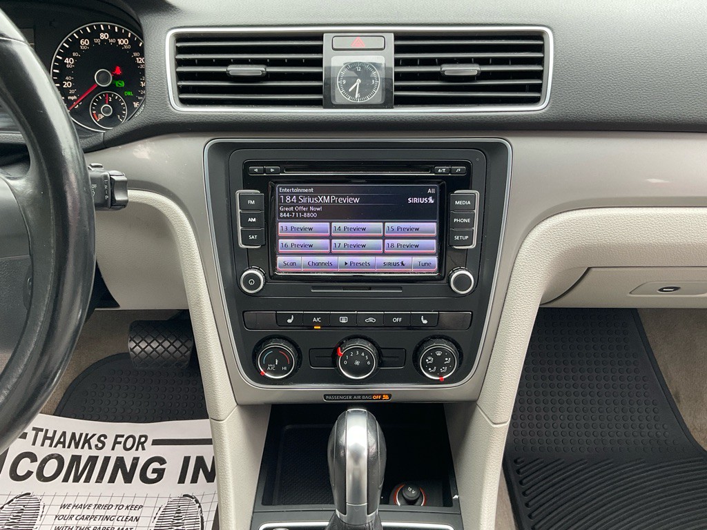 2015 Volkswagen Passat Image 20