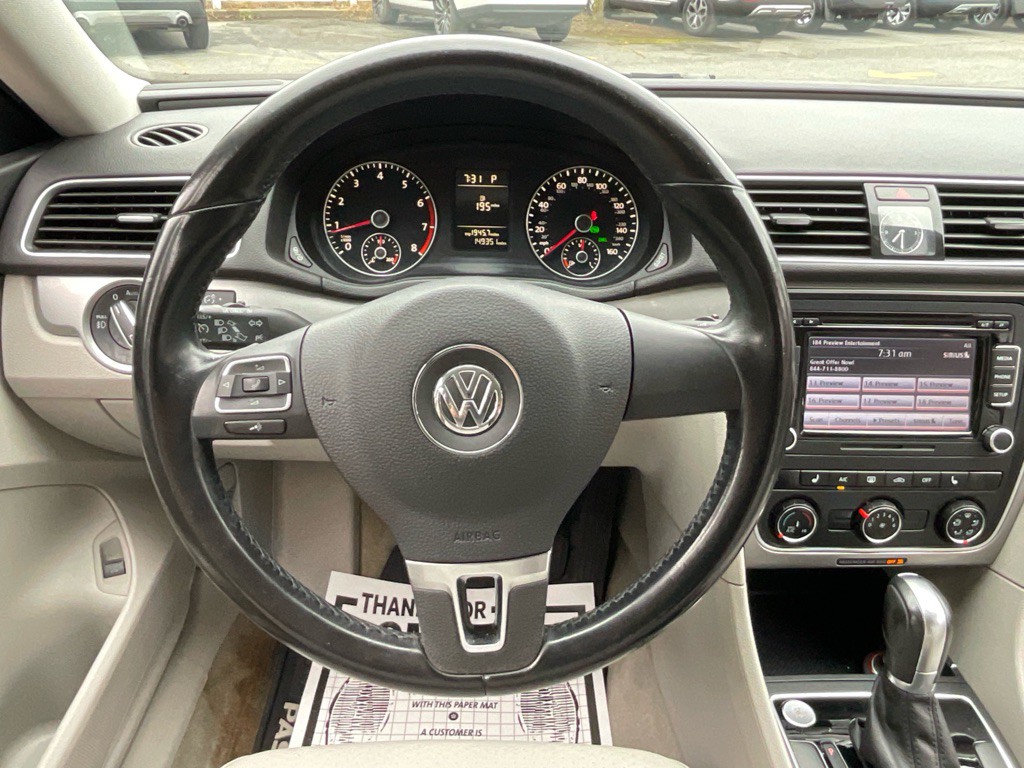 2015 Volkswagen Passat Image 21