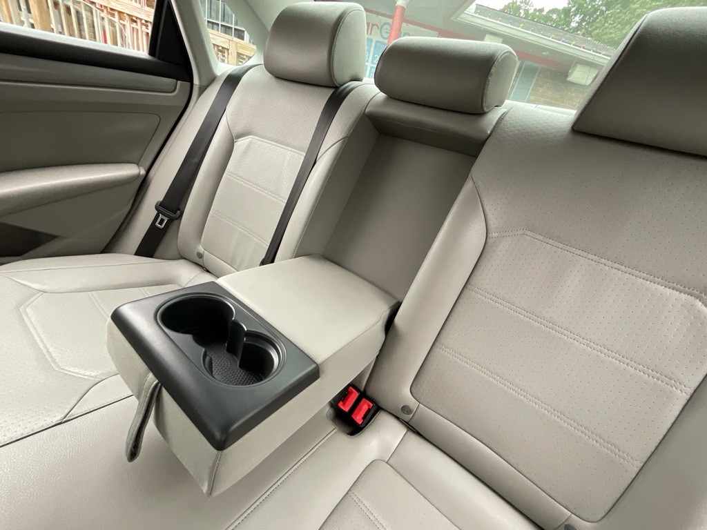 2015 Volkswagen Passat Image 31