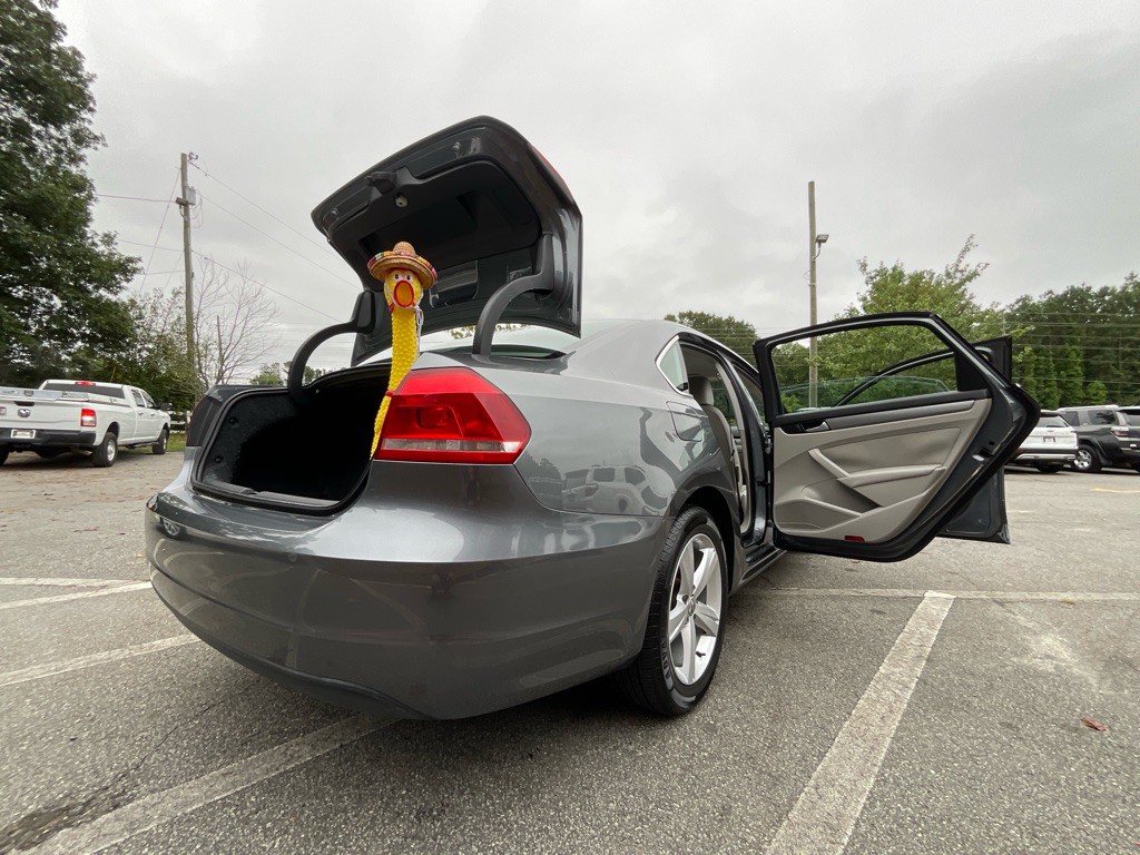2015 Volkswagen Passat Image 32