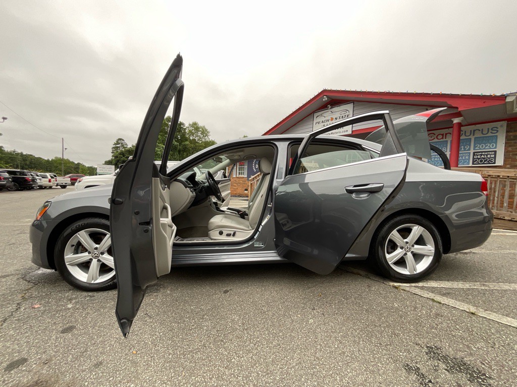 2015 Volkswagen Passat Image 33