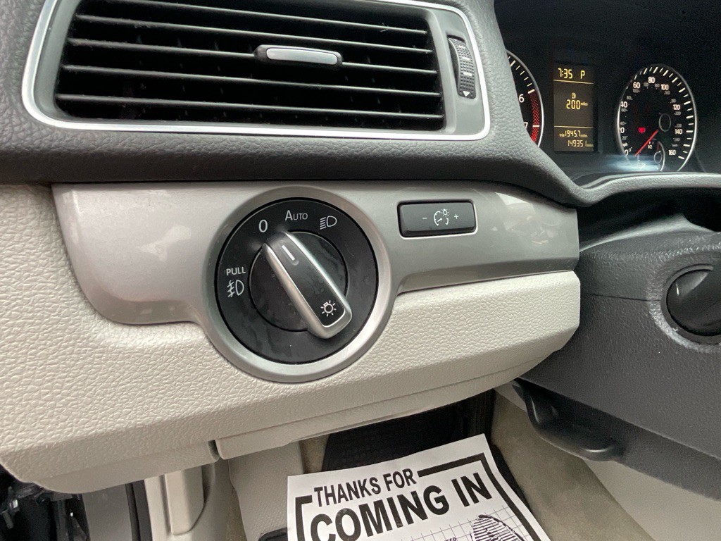 2015 Volkswagen Passat Image 37