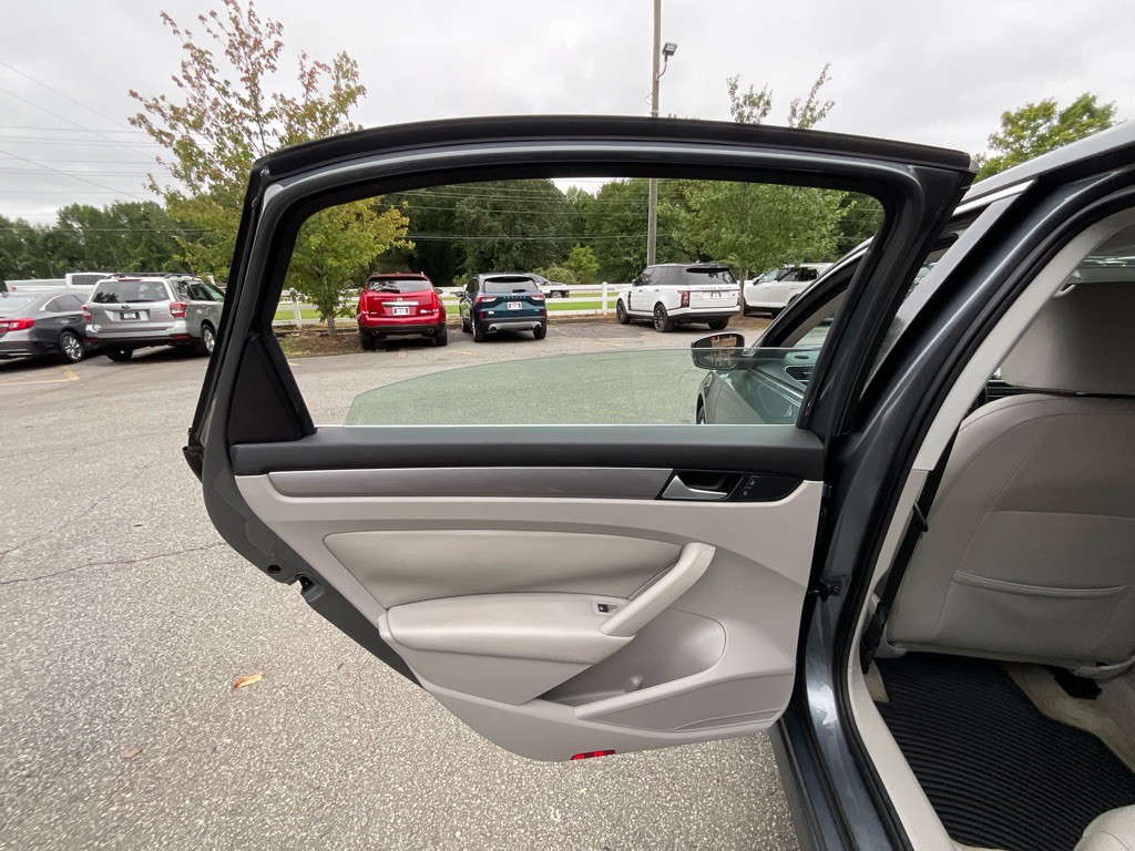 2015 Volkswagen Passat Image 38