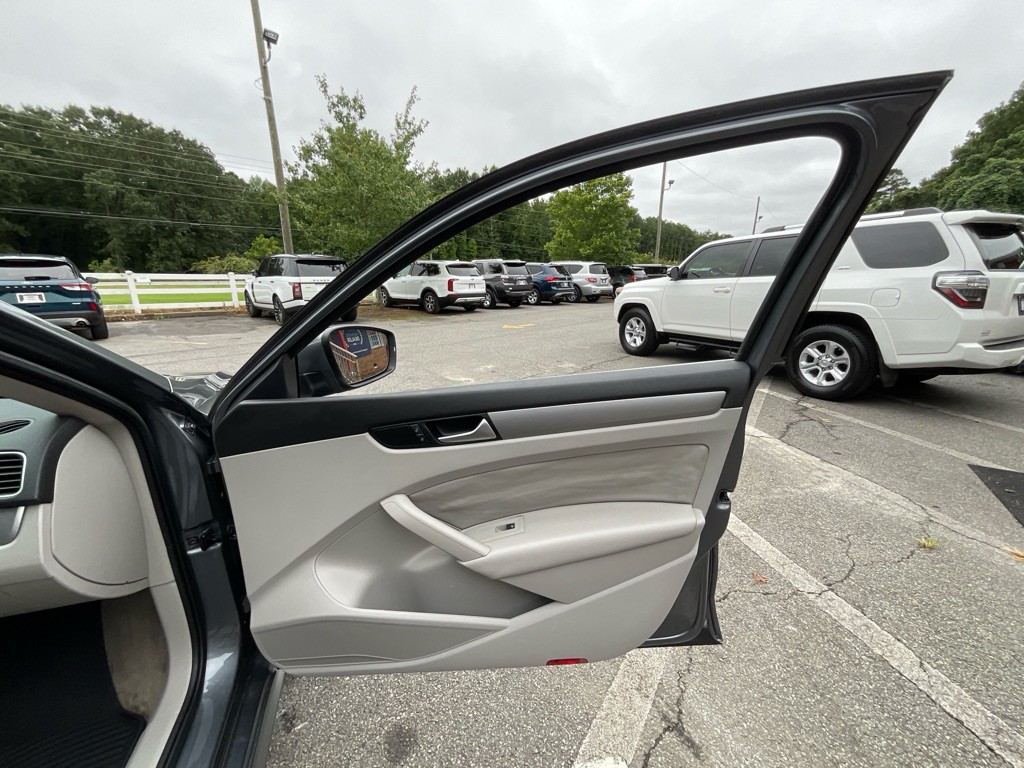 2015 Volkswagen Passat Image 39
