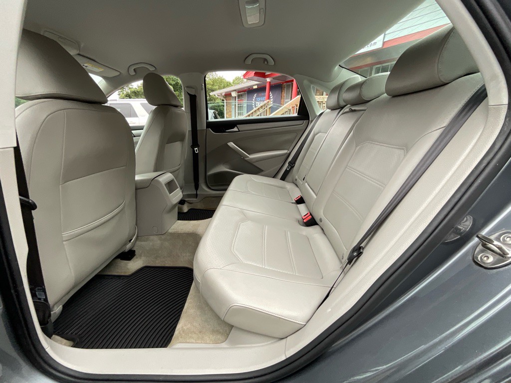2015 Volkswagen Passat Image 25