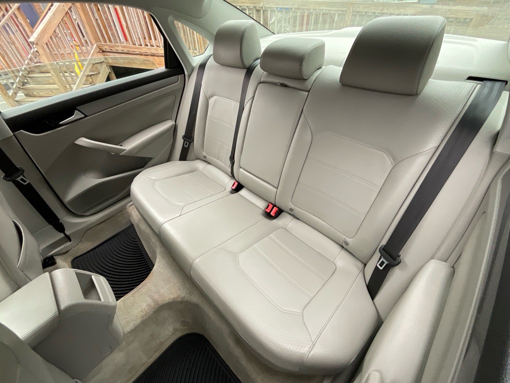 2015 Volkswagen Passat Image 27