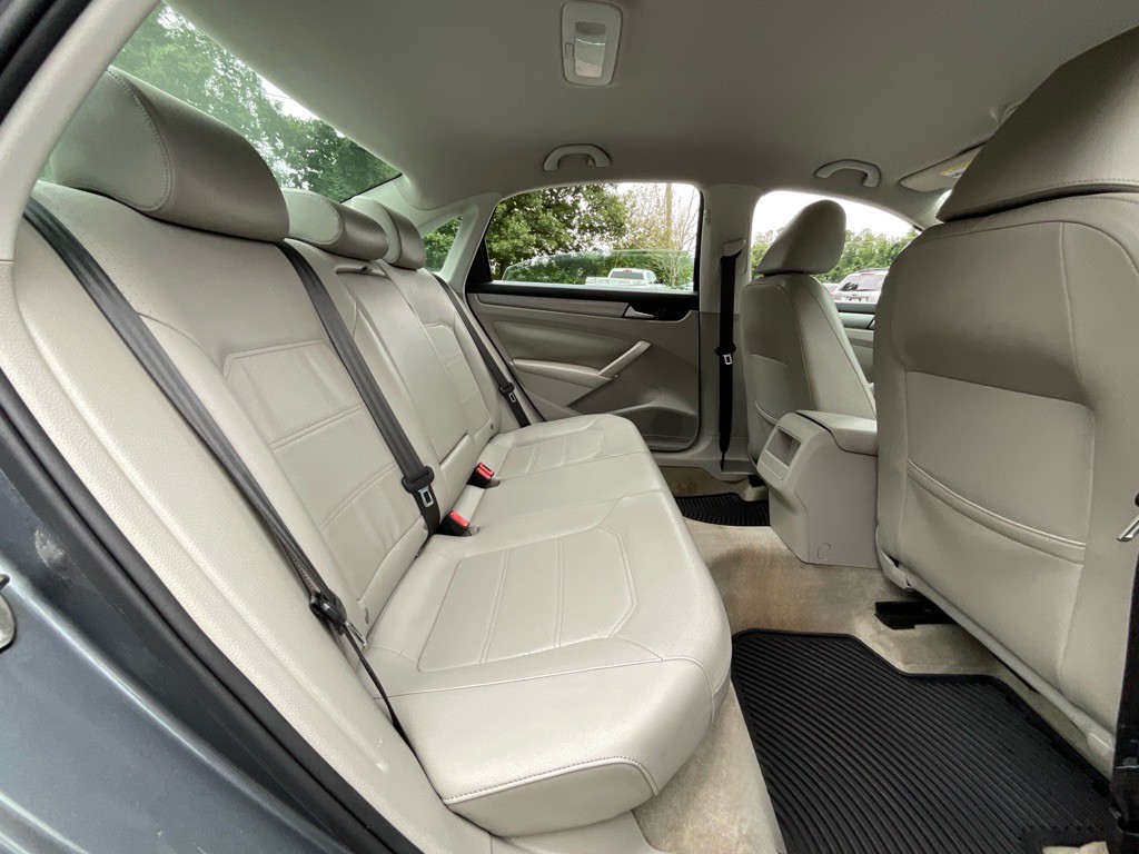 2015 Volkswagen Passat Image 28