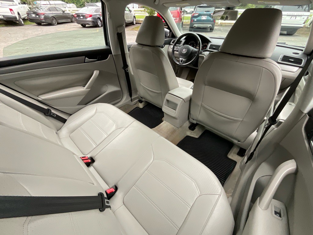 2015 Volkswagen Passat Image 29