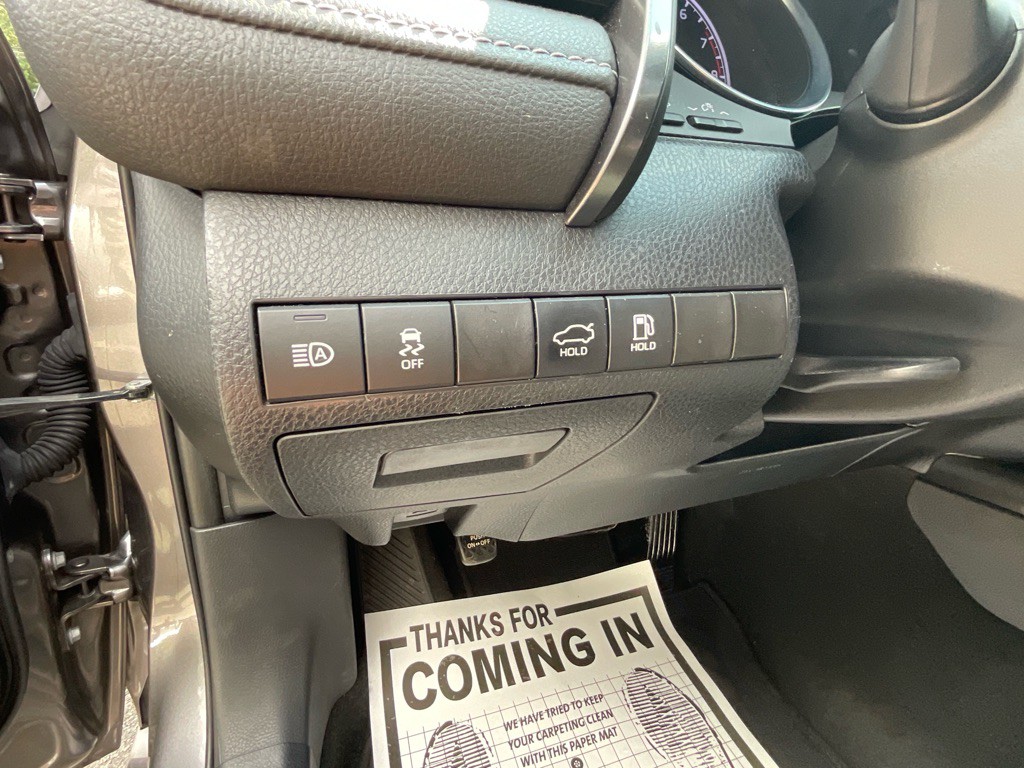 2020 Toyota Camry Image 39