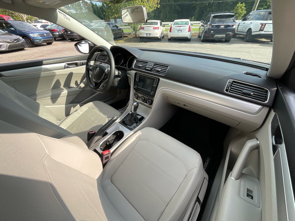 2019 Volkswagen Passat Image 19