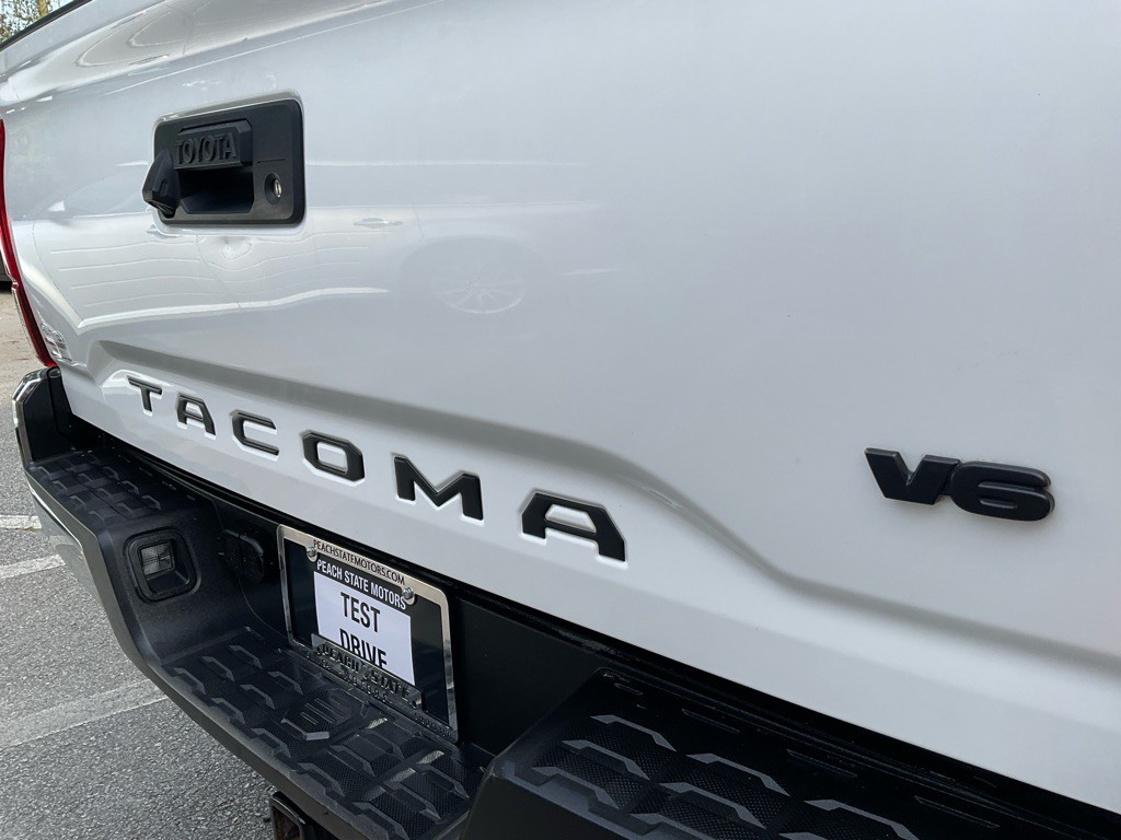 2018 Toyota Tacoma Image 9