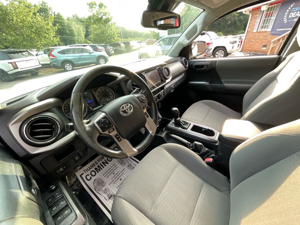 2018 Toyota Tacoma Image 16