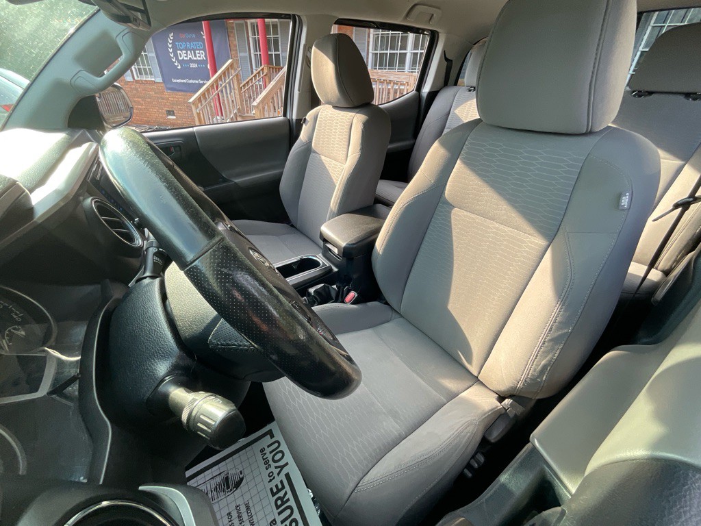 2018 Toyota Tacoma Image 17