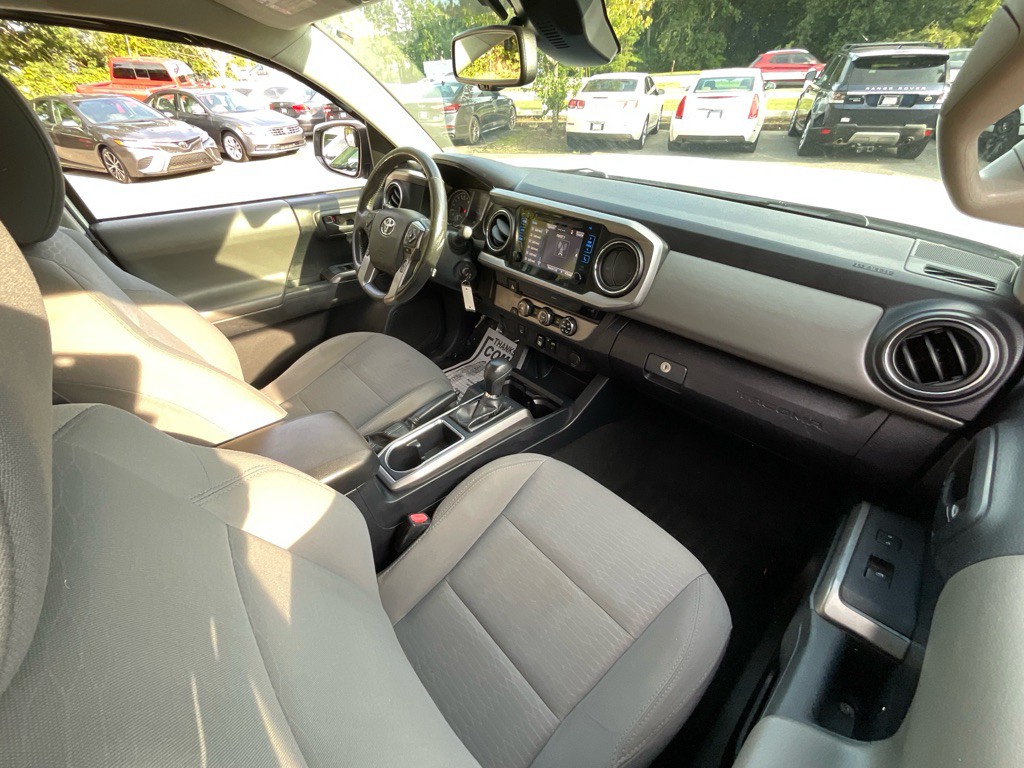 2018 Toyota Tacoma Image 19