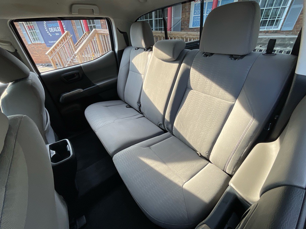 2018 Toyota Tacoma Image 30