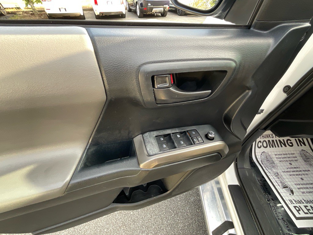 2018 Toyota Tacoma Image 38