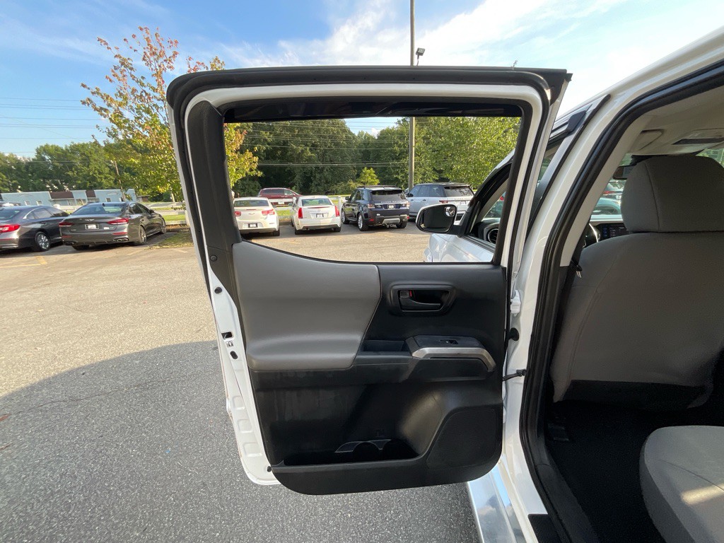 2018 Toyota Tacoma Image 40
