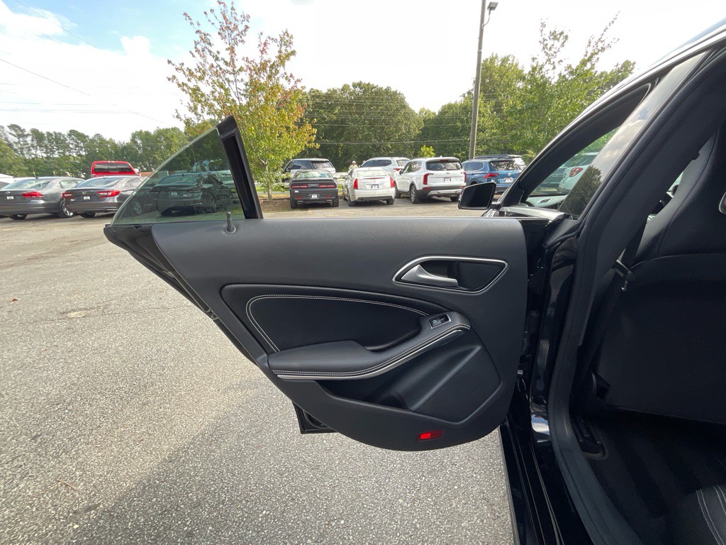 2017 Mercedes-Benz CLA-Class Image 41