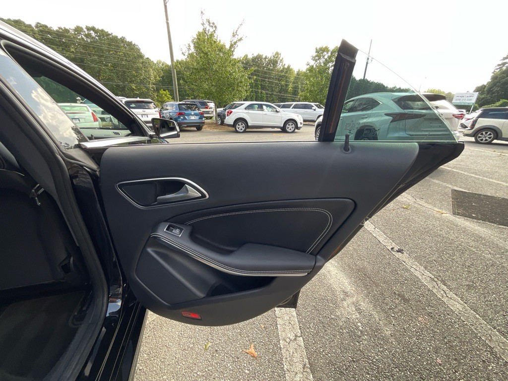 2017 Mercedes-Benz CLA-Class Image 43