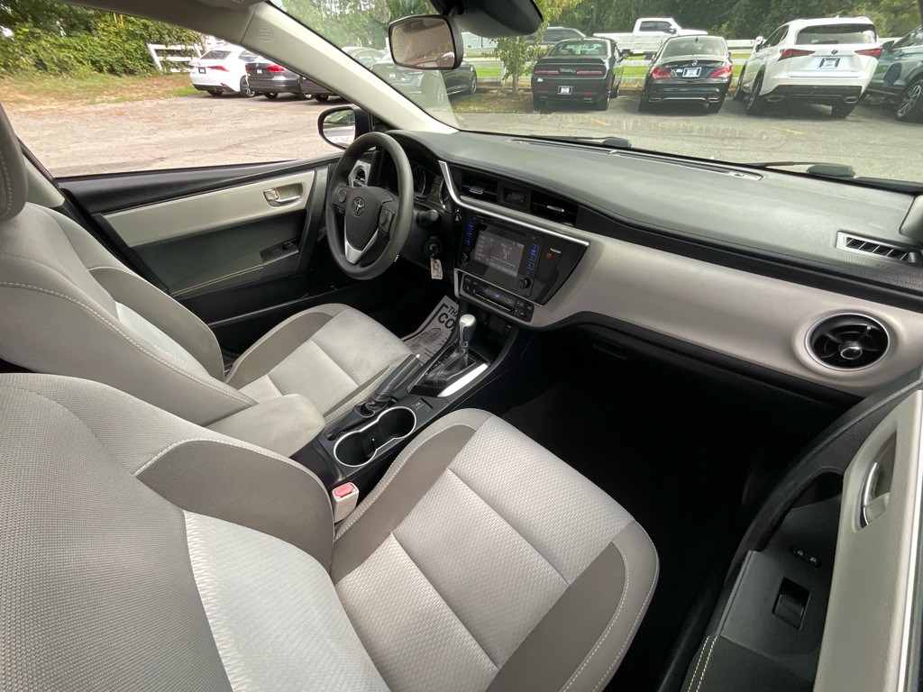 2017 Toyota Corolla Image 18