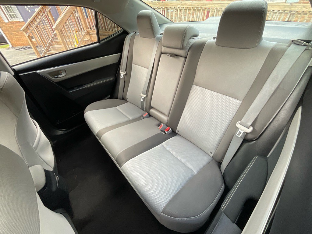 2017 Toyota Corolla Image 29