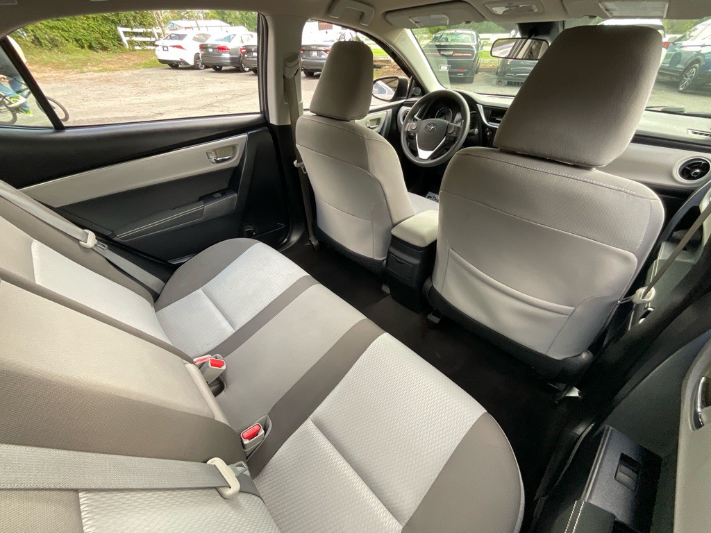 2017 Toyota Corolla Image 31