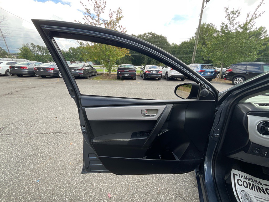 2017 Toyota Corolla Image 37
