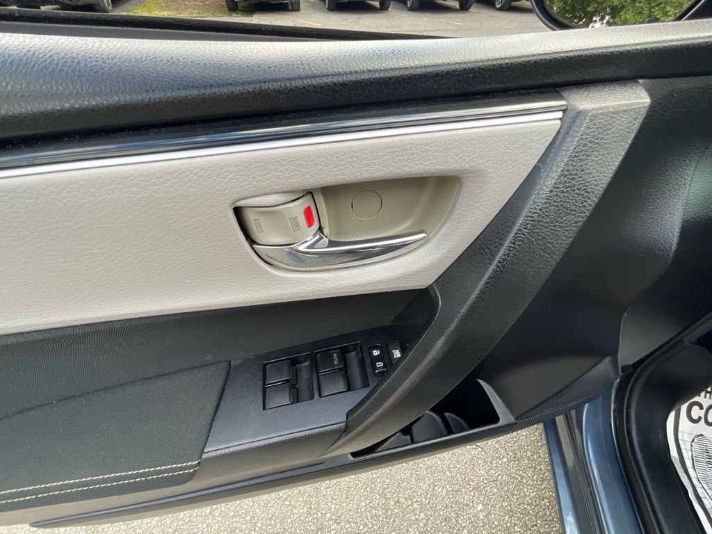 2017 Toyota Corolla Image 38