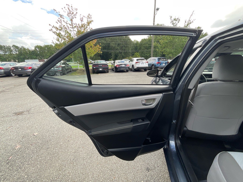 2017 Toyota Corolla Image 40