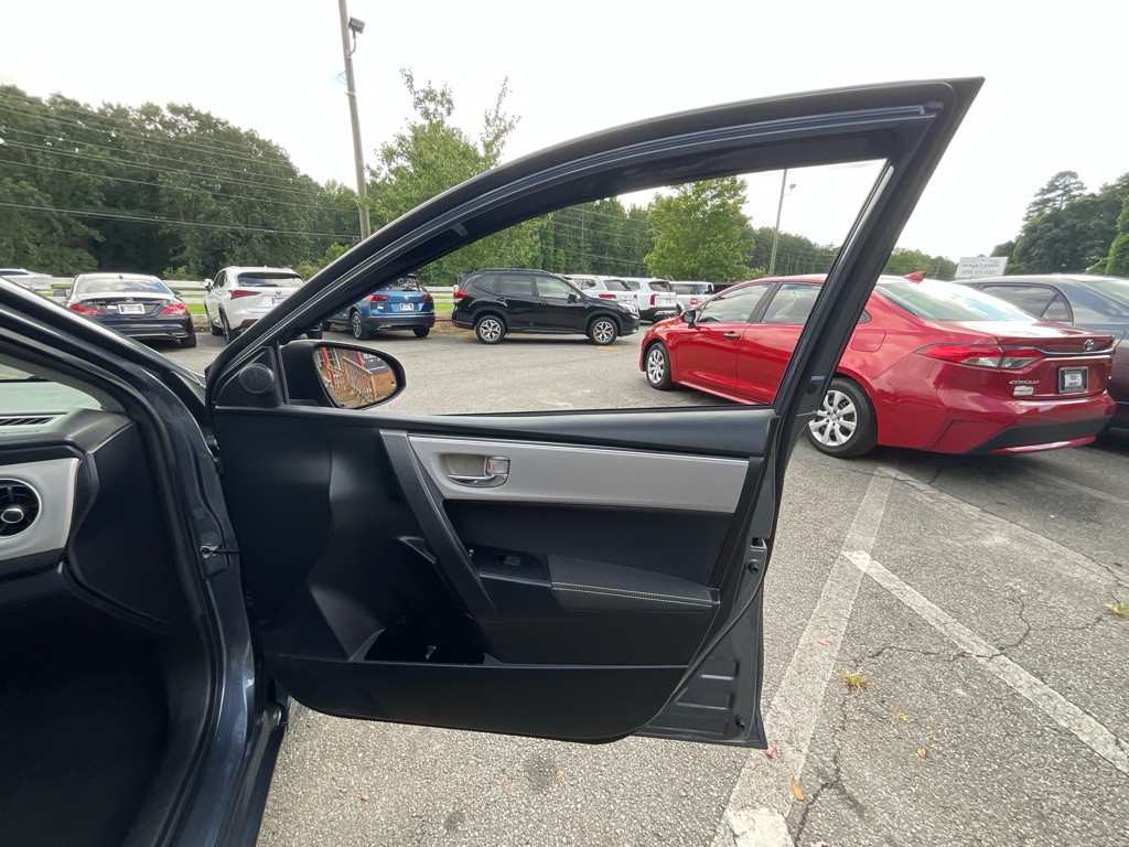 2017 Toyota Corolla Image 41