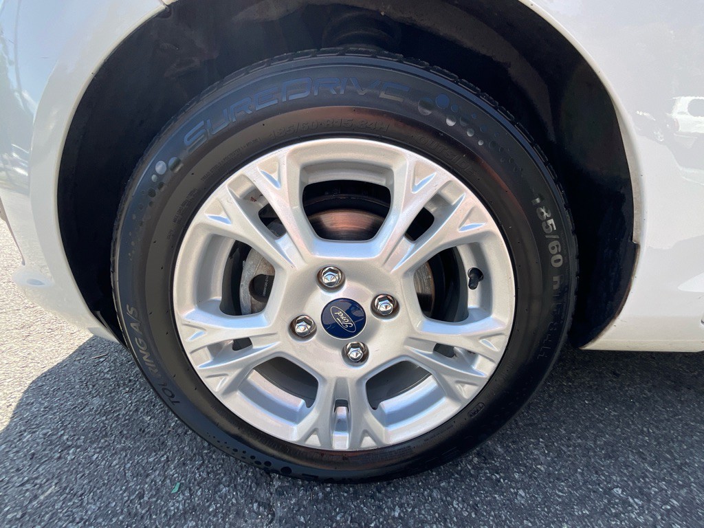 2016 Ford Fiesta Image 12
