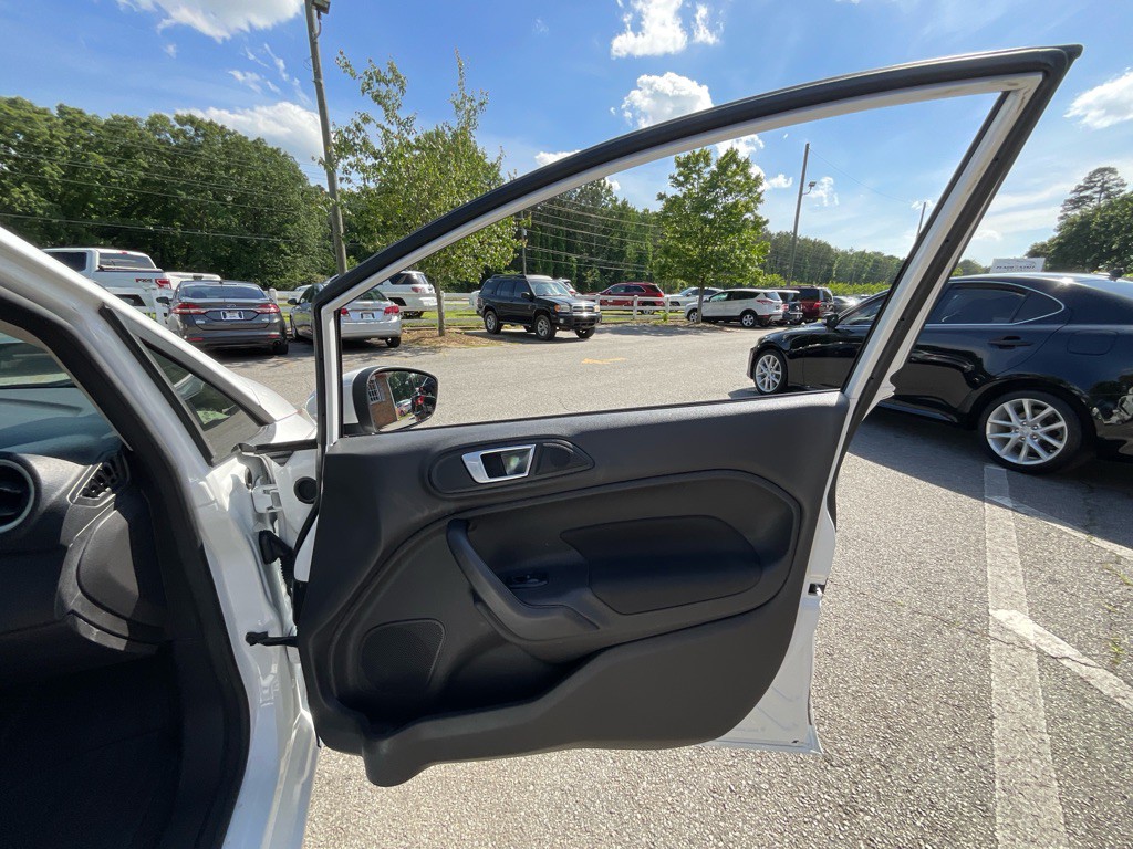 2016 Ford Fiesta Image 39