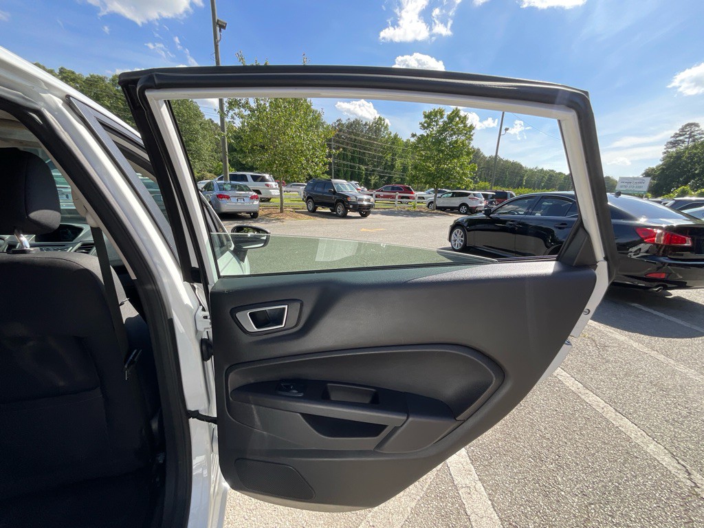 2016 Ford Fiesta Image 40