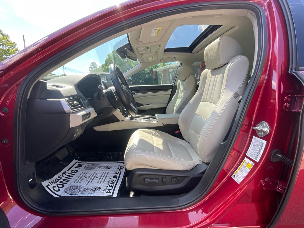 2018 Honda Accord Image 15
