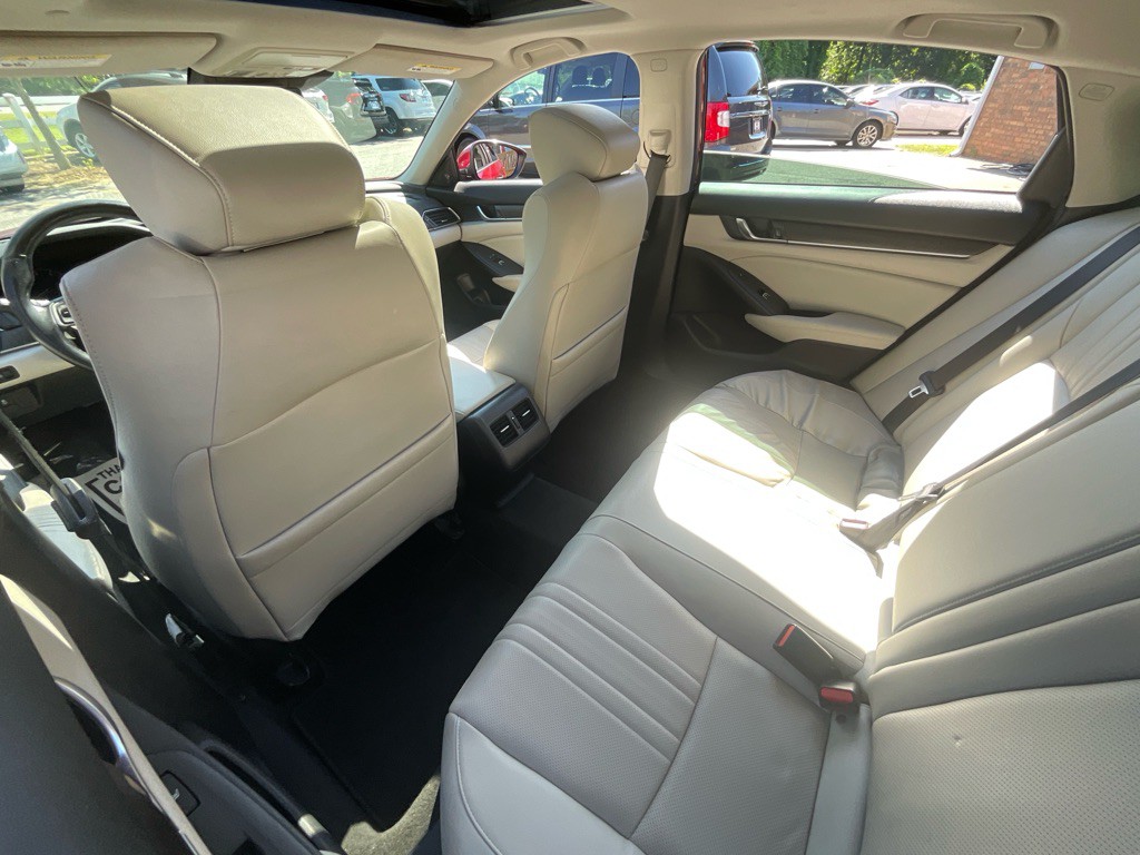 2018 Honda Accord Image 30