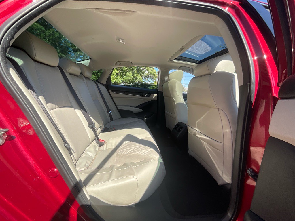 2018 Honda Accord Image 32