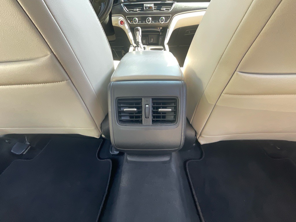 2018 Honda Accord Image 36