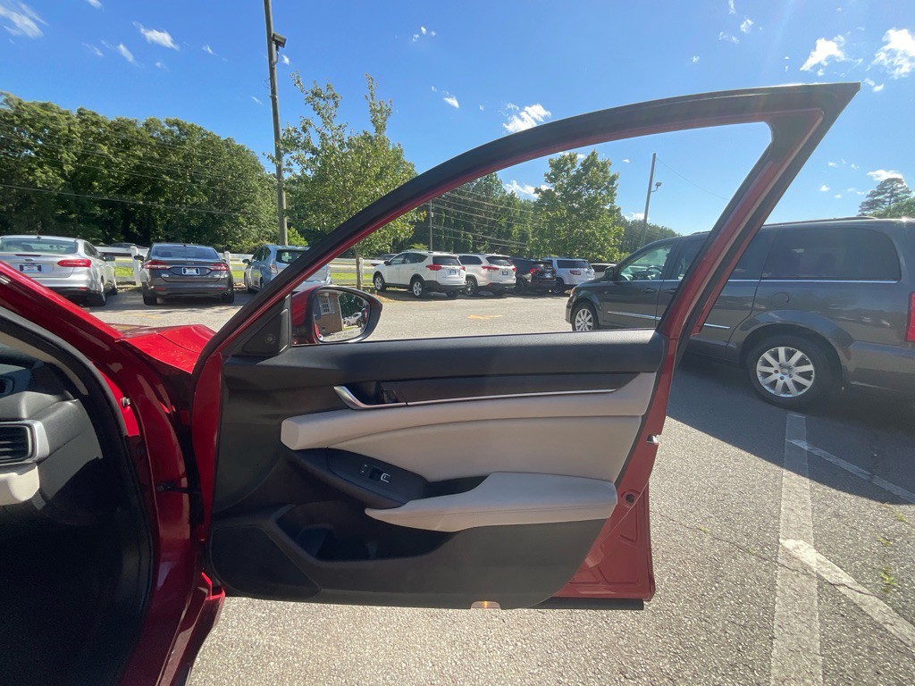 2018 Honda Accord Image 44