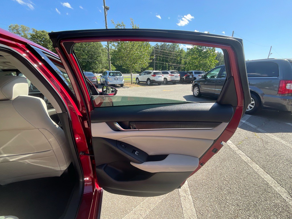 2018 Honda Accord Image 45