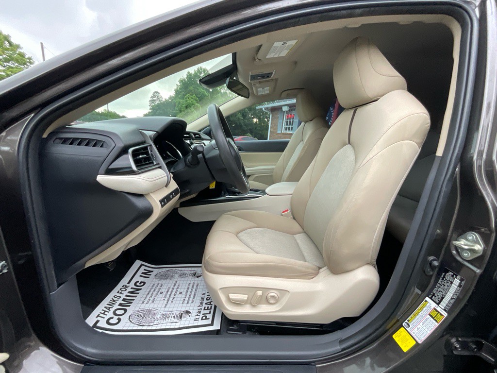 2019 Toyota Camry Image 14