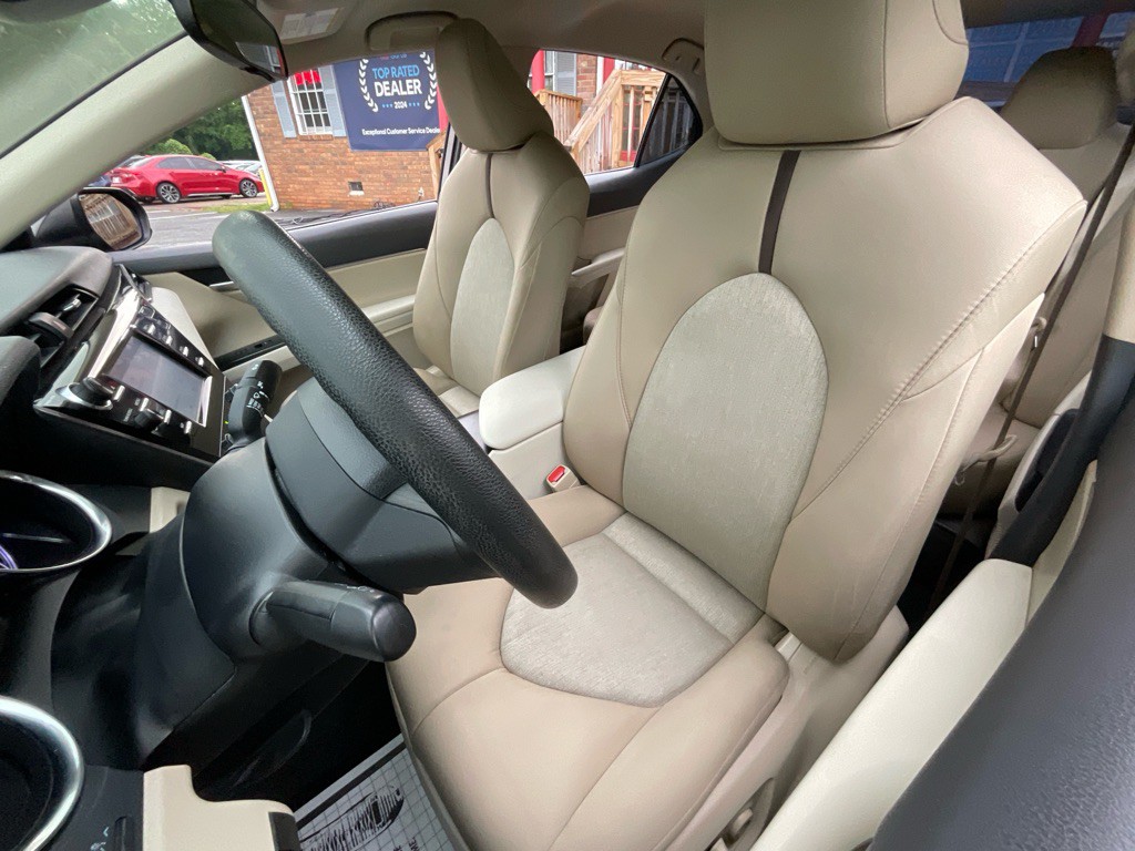 2019 Toyota Camry Image 16