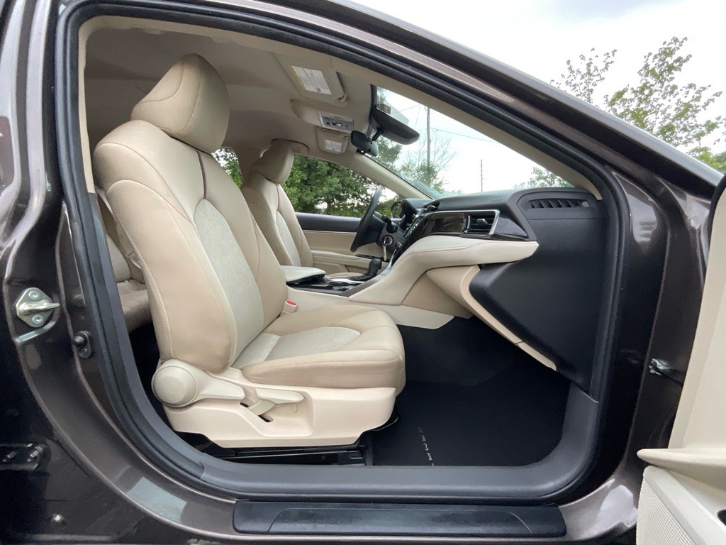 2019 Toyota Camry Image 17
