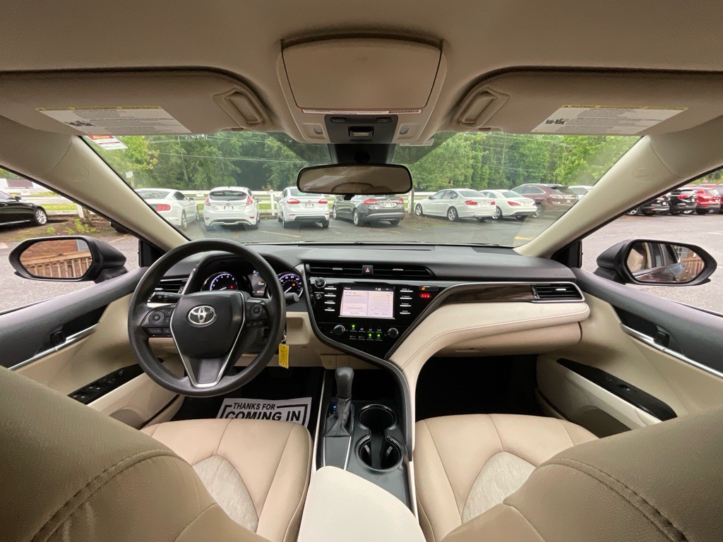 2019 Toyota Camry Image 20