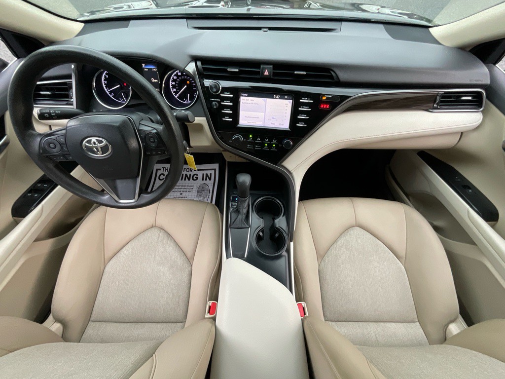 2019 Toyota Camry Image 21