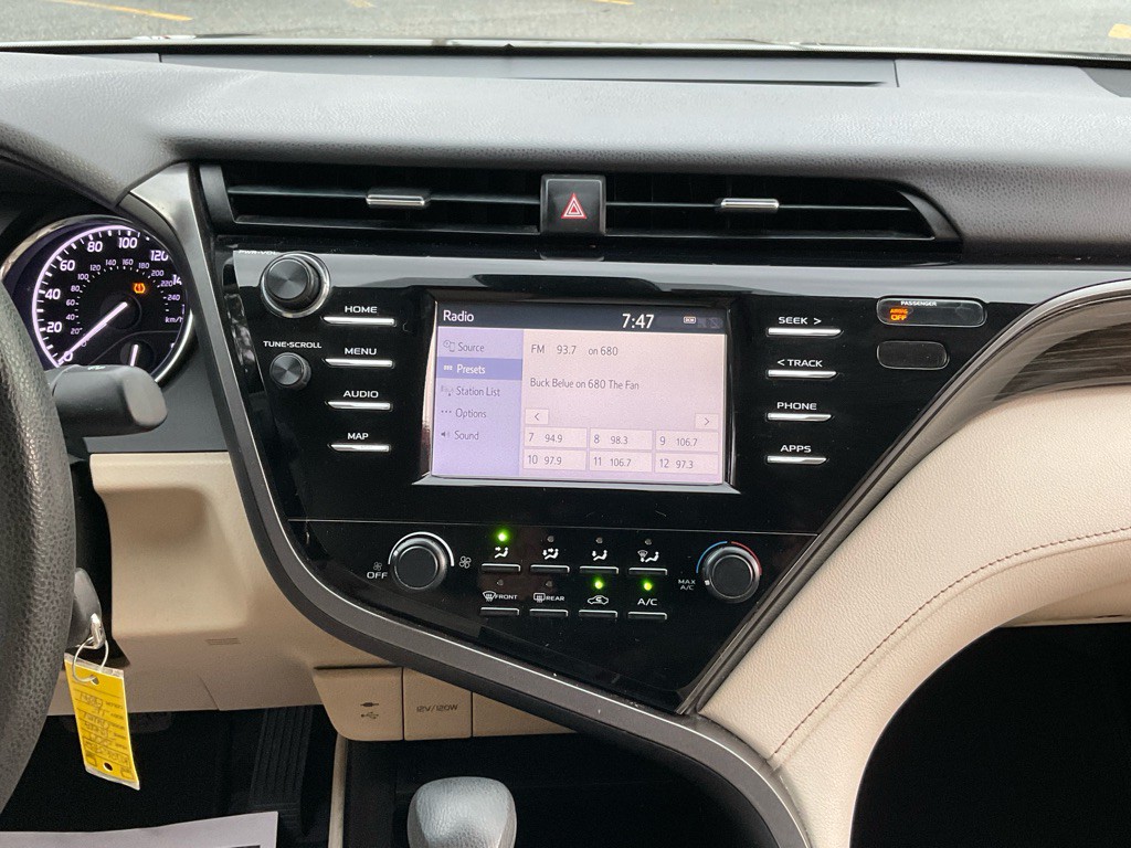 2019 Toyota Camry Image 22