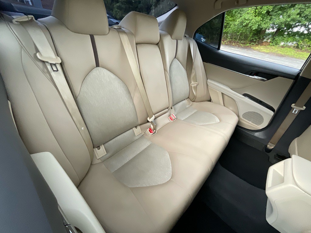 2019 Toyota Camry Image 32